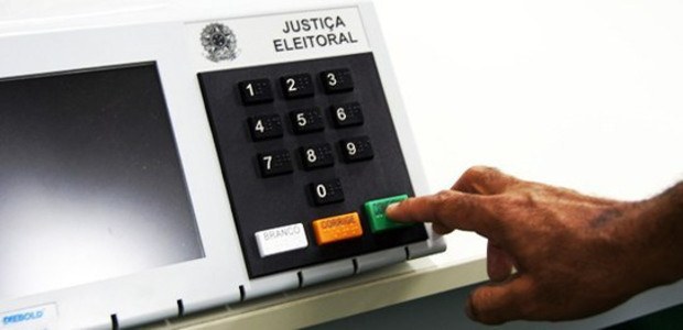 TRE-PI foto urna atual Foto referente a urna eletrônica atual