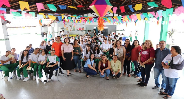 TRE-PI promove ação de conscientização sobre cidadania em escola pública de Teresina A iniciativa busca formar jovens cidadãos mais críticos e participativos por meio de diálogo sob...