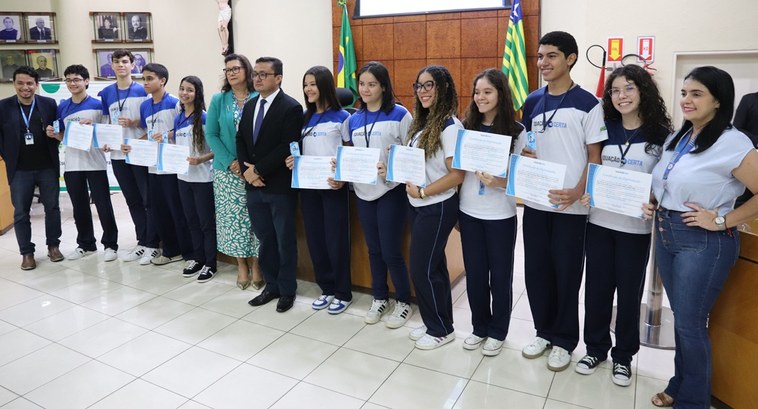 TRE-PI proporciona vivência cívica a estudantes do projeto Líder de Turma Um grupo de alunas e alunos do Ensino Fundamental e Médio de escola particular da Capital, eleit...