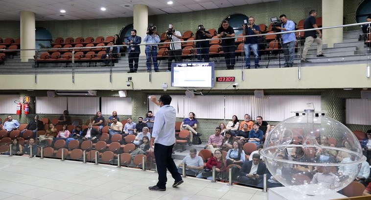 Propaganda política obrigatória no rádio e na TV começa no dia 28 de agosto e prossegue até o di...