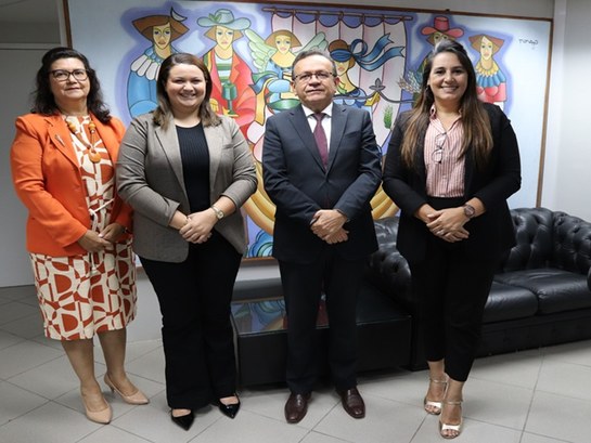 TRE-PI recebe visita de cortesia de vereadora de Teresina Ana Fidelis foi recebida na manhã desta quinta-feira (28/8) pelo presidente, Sebastião Martins e...