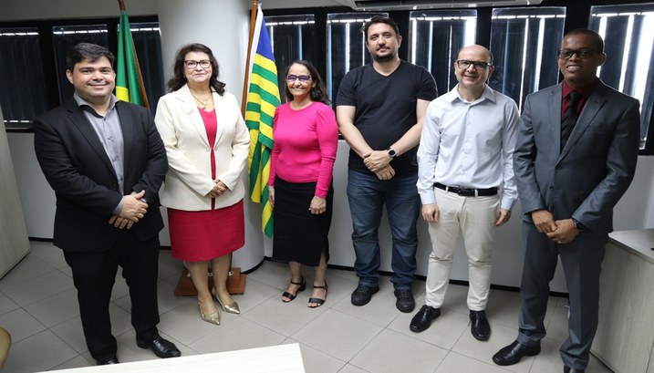 TRE-PI recebe visita de equipe de TI do TRE-Mato Grosso Profissionais conheceram algumas instalações de tecnologia da informação do Regional Eleitoral d...