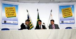 o juiz joao gabriel furtado baptista foi paineslista no seminario Preparatório à Nova Gestão Mun...