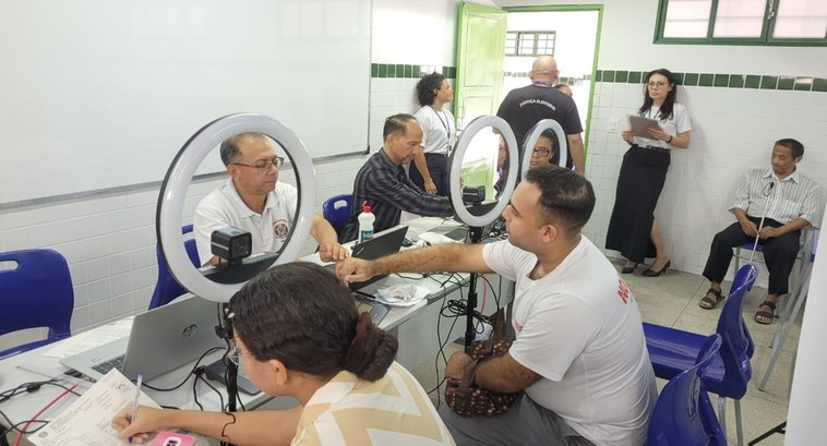Zona Norte de Teresina recebeu atendimento descentralizado da 1ª Zona Eleitoral Serviço foi prestado sábado (2/8), das 8h às 13h, na Unidade Escolar Desembargador Heli Sobral, ...