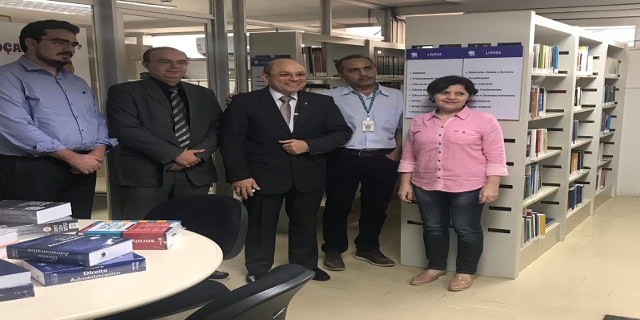 Escola Judiciária Eleitoral doa livros para a Biblioteca do TRE-PI