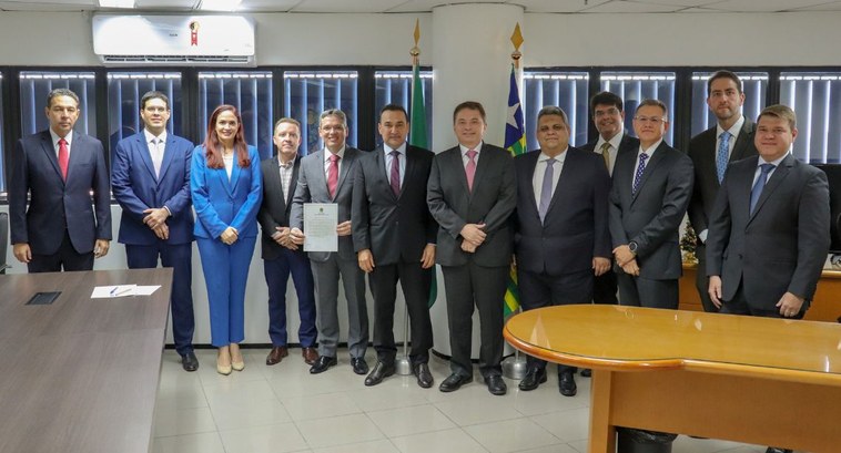Guilardo Césa Medeiros Graça empossado como juiz do TRE-PI ...