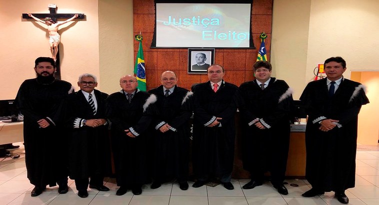 Juiz Paulo Roberto de Araújo Barros participa de última Sessão Ordinária como membro da Corte do...