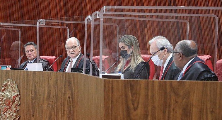 Justiça Eleitoral suspende efeitos dos cancelamentos de títulos decorrentes de revisão do eleitorado Eleitoras e eleitores nesta situação poderão votar normalmente nas Eleições Gerais de 2022