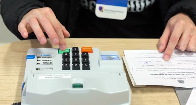 Mesárias(os): Justificativa de ausência ao trabalho no 2º Turno é até dia 29 Aquelas/aqueles que não justificarem a falta pagarão multa que vai de 50% até um salário mínimo