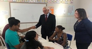 Presidente do TRE-PI visita Seções Eleitorais durante eleição suplementar em Brasileira-PI 