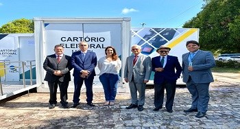  Presidente TRE-PI apresenta ao Presidente TRE-RN o Cartório Móvel da Justiça Eleitoral Piauense 