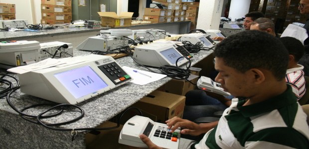 TRE-PI realiza manutenção preventiva e corretiva de urnas eletrônicas para eleições 2018
